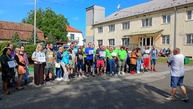 Zväčšiť fotografiu - Športové zápolenie a dobrá nálada na stolnotenisovom turnaji sociálnych zariadení