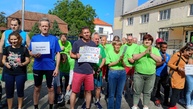 Zväčšiť fotografiu - Športové zápolenie a dobrá nálada na stolnotenisovom turnaji sociálnych zariadení