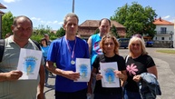 Zväčšiť fotografiu - Športové zápolenie a dobrá nálada na stolnotenisovom turnaji sociálnych zariadení