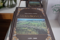 Staré fotografie, kroniky či pôvodné učebné pomôcky boli súčasťou osláv polstoročnice zš v mikušovciach - IMG_9676
