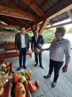 Zväčšiť fotografiu - Starších si uctili v trenčianskych bohuslaviciach, priepasnom aj častkovciach - 19