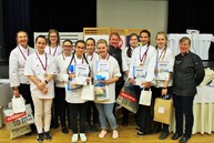 Zväčšiť fotografiu - Štartuje nová televízna relácia aj s obľúbenou cukrárkou zo župnej školy - Najkrajšia torta Slovenska oslávila v Púchove jubilejný desiaty ročník 1