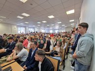 Zväčšiť fotografiu - Študenti vstúpili do ďalšieho akademického roku - 20230925_101037
