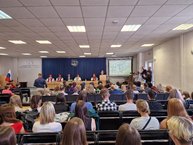 Zväčšiť fotografiu - Študenti vstúpili do ďalšieho akademického roku - 20230925_102458