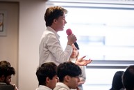 Zväčšiť fotografiu - Študenti župných škôl diskutovali s premiérom