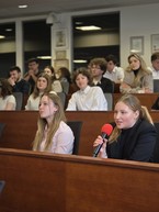 Zväčšiť fotografiu - Študenti župných škôl diskutovali s premiérom