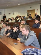 Zväčšiť fotografiu - Študenti župných škôl diskutovali s premiérom