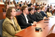 Zväčšiť fotografiu - Študenti župných škôl diskutovali s premiérom