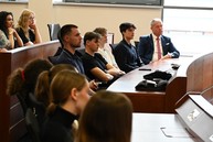 Zväčšiť fotografiu - Študenti župných škôl diskutovali s premiérom