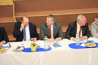 Takmer stovka primátorov a starostov z okolia stredného považia  sa zišla v kultúrnom dome v trenčianskych stankovciach - IMG_6646