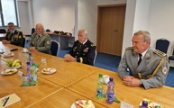 Zväčšiť fotografiu - Trenčiansky župan hostil generálov - 2