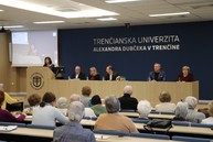 Zväčšiť fotografiu - Túžba po vzdelávaní nemá vekové hranice