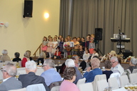 Uctiť si seniorov nezabudlo ani jedno z okresných miest trenčianskeho kraja - IMG_4568