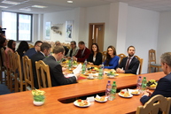 Úrad pre verejné obstarávanie školí miestnych kontrolórov, podnikateľov i novinárov, na pôde župného úradu prijal delegáciu predseda tsk - IMG_0835