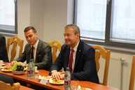 Úrad pre verejné obstarávanie školí miestnych kontrolórov, podnikateľov i novinárov, na pôde župného úradu prijal delegáciu predseda tsk - IMG_0840