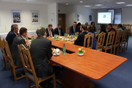 Úrad pre verejné obstarávanie školí miestnych kontrolórov, podnikateľov i novinárov, na pôde župného úradu prijal delegáciu predseda tsk - IMG_0851