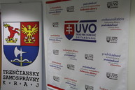 Zväčšiť fotografiu - Už rok poskytuje pomoc v priestoroch župného úradu stále pracovisko úradu pre verejné obstarávanie - uvo1
