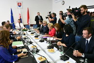 V brezovej pod bradlom zasadla vláda sr, novú techniku si od ministerky vnútra prevzali hasičské zbory z ďalších 4 obcí kraja - 354813fa63c3aa92261bc3dbd7fdae571376ef3ac150c70b31f56fe363dec937