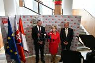 V brezovej pod bradlom zasadla vláda sr, novú techniku si od ministerky vnútra prevzali hasičské zbory z ďalších 4 obcí kraja - 71026188_1383517025149031_7335738518762684416_o