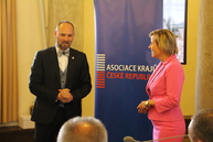 V českom krumlove po prvýkrát za jedným stolom hejtmani a župani - IMG_0044
