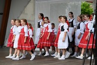 Zväčšiť fotografiu - V cyklistickom drese aj v kroji: sobota v kraji v znamení športu aj folklóru