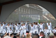 Zväčšiť fotografiu - V cyklistickom drese aj v kroji: sobota v kraji v znamení športu aj folklóru