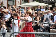 Zväčšiť fotografiu - V cyklistickom drese aj v kroji: sobota v kraji v znamení športu aj folklóru