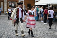 Zväčšiť fotografiu - V cyklistickom drese aj v kroji: sobota v kraji v znamení športu aj folklóru