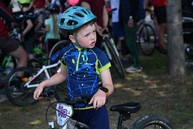 Zväčšiť fotografiu - V cyklistickom drese aj v kroji: sobota v kraji v znamení športu aj folklóru