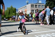 Zväčšiť fotografiu - V cyklistickom drese aj v kroji: sobota v kraji v znamení športu aj folklóru