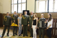 V deň koncertu vystúpili alexandrovci aj s folklórnym súborom trenčan na gymnáziu ľudovíta štúra - IMG_4408
