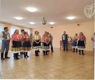 Zväčšiť fotografiu - V dvorci oslavovali s jubilantmi - Obrázok1