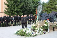 V handlovej opäť za zvuku baníckej hymny rozkvitli biele ruže - IMG_4577