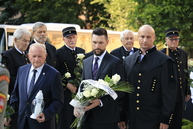 Zväčšiť fotografiu - V handlovej spomínajú na banícku tragédiu spred 12 rokov - 1