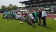 Zväčšiť fotografiu - V kraji pribudol ďalší defibrilátor, novomestskí futbalisti oslávili sto rokov fungovania - IMG_20220723_141356