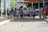 Zväčšiť fotografiu - V nemšovej sa tešia zo zrevitalizovaného vnútrobloku