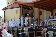 Zväčšiť fotografiu - V skalke vysvätili nového pomocného nitrianskeho biskupa - IMG_0221