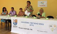 V trenčíne vyznamenali úspešných absolventov akadémie tretieho veku - Akademia tretieho veku Trencin_2015_ukoncenie (2)