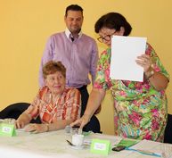 V trenčíne vyznamenali úspešných absolventov akadémie tretieho veku - Akademia tretieho veku Trencin_2015_ukoncenie (3)