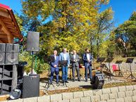 Zväčšiť fotografiu - V udiči majú novú tribúnu, v kraji sa v nedeľu hodovali i súťažilo - 20221009_141158
