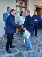 Zväčšiť fotografiu - V udiči majú novú tribúnu, v kraji sa v nedeľu hodovali i súťažilo - 20221009_165545