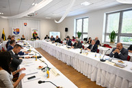 Zväčšiť fotografiu - Vláda chce naštartovať dynamiku transformácie hornonitrianskeho regiónu - 20240515_HANDLOVA_vlada_004w