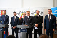 Zväčšiť fotografiu - Vláda chce naštartovať dynamiku transformácie hornonitrianskeho regiónu - 20240515_HANDLOVA_vlada_005w