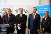 Zväčšiť fotografiu - Vláda chce naštartovať dynamiku transformácie hornonitrianskeho regiónu - 20240515_HANDLOVA_vlada_006w