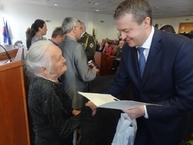 Vojnoví veteráni si prevzali medaily aj čaše s poďakovaním pri príležitosti 70. výročia od ukončenia 2. svetovej vojny - 03