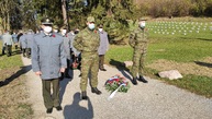 Zväčšiť fotografiu - Vojnový cintorín z 1. svetovej vojny pokryli červené maky - IMG_20211111_110457
