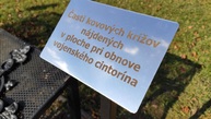 Zväčšiť fotografiu - Vojnový cintorín z 1. svetovej vojny pokryli červené maky - IMG_20211111_110605