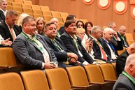 Zväčšiť fotografiu - Výjazdové rokovanie vlády v uhrovci prinieslo do regiónu viac ako 3 mil. eur