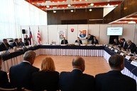 Zväčšiť fotografiu - Výjazdové rokovanie vlády v uhrovci prinieslo do regiónu viac ako 3 mil. eur