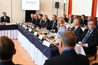 Zväčšiť fotografiu - Výjazdové rokovanie vlády v uhrovci prinieslo do regiónu viac ako 3 mil. eur